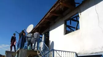 Evi Yanan Aileye Kaymakam Meşeli'den Yardım Eli