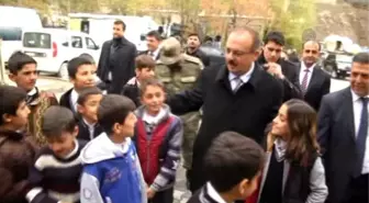 Hakkari Polisinden Kırtasiye Yardımı