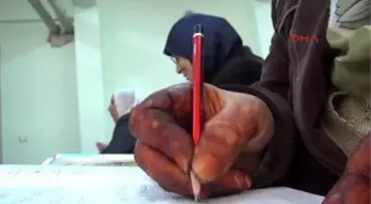 Van'da Okula Gidemeyen Kadınlar Yıllar Sonra Okuma Yazma Öğreniyor