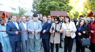 Polis Eşleri Öğrenciler Yararına Kermes Açtı