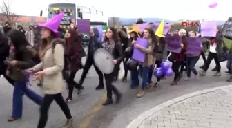 Bolu - Üniversitelilerden Tefli Kadına Şiddet Protestosu