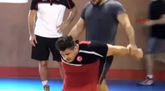 Dünya Şampiyonu Güreşçiler 2016 Rio Olimpiyatları'nı İple Çekiyor