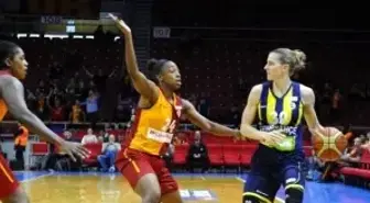Kadın Basketbol Süper Ligi'nde Galatasaray, Fenerbahçe'yi 76-72 Yendi