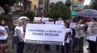 Antalya - Can Dündar ve Erdem Gül'e Yağmur Altında Destek Protestosu