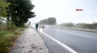 Lösemiye Dikkat Çekmek İçin Yağmura Rağmen Yürüyor