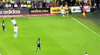 Hakem, Fenerbahçe'nin 2. Golü Öncesinde Korner Yerine Taç Kararı Verdi