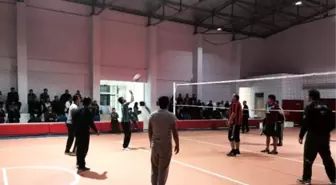 Tufanbeyli'de Voleybol Turnuvası Sona Erdi