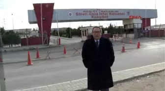 Gazeteci Mete Akyol'dan Silivri Cezaevi Önünde 'Umut' Nöbeti...