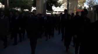 Davutoğlu, Haydar Aliyev'in Mezarını Ziyaret Etti