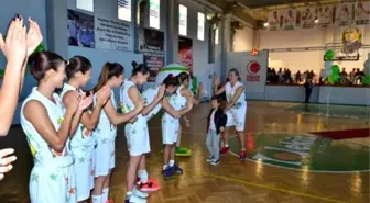 Foça Basketbollu Gülizar: 'Çocuk da Yaparım Kariyer De'