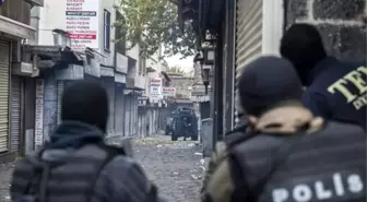 Sur'da Çatışma: 4 Polis Yaralandı