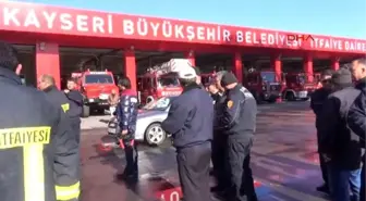 Kayseri Kazaya Müdahale Eden Ekiplere Tır Çarptı: 1'i İtfaiye Eri 2 Ölü, 6 Yaralı