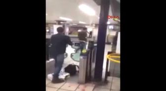 3 Kişinin Yaralandığı Londra Metrosundaki Saldırı Kamerada