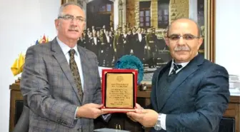 Başkan Kale'ye Plaket