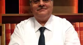 İlahiyatçı, Sosyolog Erdoğan: 'Camilerdeki Reklam Unsurları Kaldırılmalı'