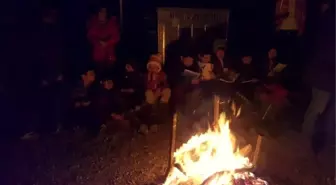 Babaları Maaş Alamayınca, Ateş Başında Ders Çalıştılar