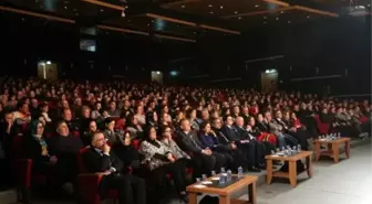 Aile Saadeti' Sahnelendi