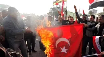 Irak'ta Düzenlenen Gösteride Türk Bayrağı Yaktılar