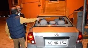 Minareden Düşen Taş Otomobilin Camını Kırdı