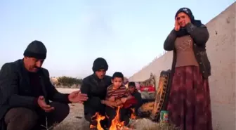 Hasımlarından Kaçan Aile Sokakta Yaşamaya Başladı