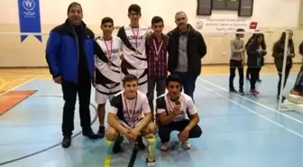 Badmintonda Enver Ören Lisesi Farkı