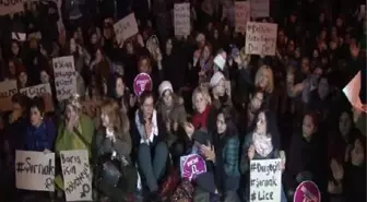 Beyoğlu'nda Kadınlardan 'Barış' Eylemi...