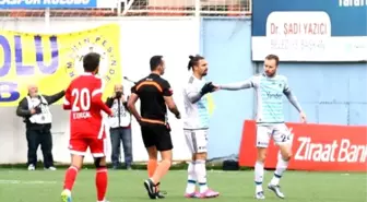 Tuzla Stadı'nda Futbolcunun Kafası Atılan Taşla Yarıldı