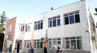 Erdemli Belediyesi Okulları Boyamaya Devam Ediyor