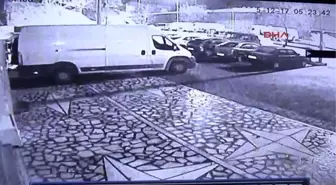 Zonguldak İki Kamyona Çarpan Otomobilde 2 Kişi Yaralandı