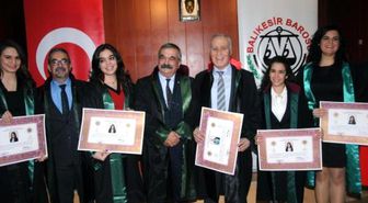 Görme Engelli Adalet Savaşçısı Cübbe Giyip Yemin Etti