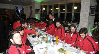 Akçakocalı Esnaftan Akçakocaspor'a Moral Yemeği