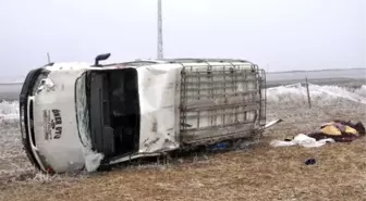 Yozgat'ta Yolcu Minibüsü Şarampole Devrildi: 1 Ölü, 9 Yaralı