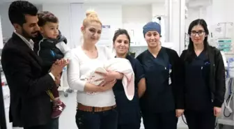 550 Gramlık Masal Bebek Hayata Tutundu