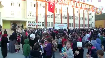 Eyüp Belediyesi'nden, Suriyeli Öğrenciler İçin Hamsi Festivali