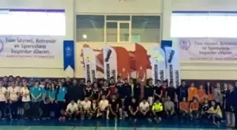 Okullar Badmintonda Yarıştı