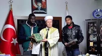 Afrikalı Üniversite Öğrencileri İslam'ı Seçti