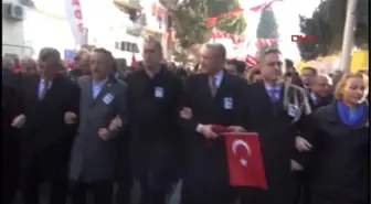 İzmir Devrim Şehidi Kubilay, Tarkışmaların Gölgesinde Törenle Anıldı