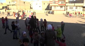 Türkiye'de 300 Bin Suriyeli Çocuk Eğitim Görüyor