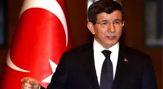 Davutoğlu, Galada Nazım'dan Duygu Dolu Dizeler Okudu: Büyümez Ölü Çocuklar!