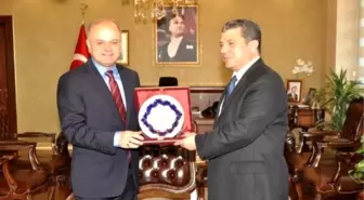 KKTC'li Bakan Vali Çakacak'ı Ziyaret Etti