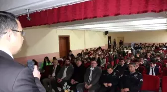 Polisten Öğrencilere İnternet Kullanımı Eğitimi