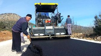 Korkuteli Tadköy'de Sıcak Asfalt Çalışması