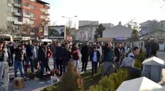 Açıklama Yapan Hdp'li Gruba Vatandaşlardan Tepki