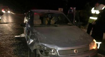 Otomobille Kamyonet Çarpıştı: 4 Yaralı
