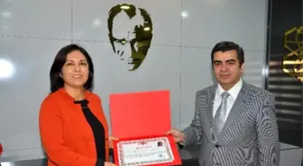 Vali Düzgün Toplum Ruh Sağlığı Merkezi'nin Yönetici ve Çalışanlarını Ödüllendirdi