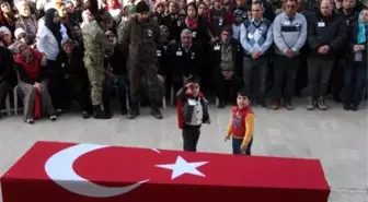 Minik Melih Şehit Babasını Asker Selamıyla Uğurladı