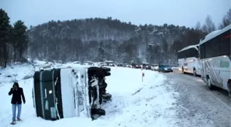 Zonguldak-istanbul Yolunda İşçi Sevisi Devrildi: 4 Yaralı