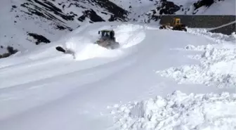 Donan Su Şebekesi İçin Köye Giden Ekip Mahsur Kaldı