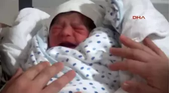 Kars Yeni Yıl Bebeklerine Altın, Annelere Çiçek