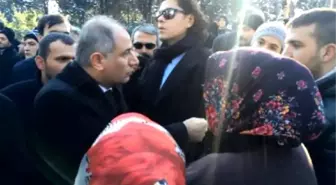 Bakan Ala ile Atanamayan Gencin Yakınları Mezarlıkta Tartıştı